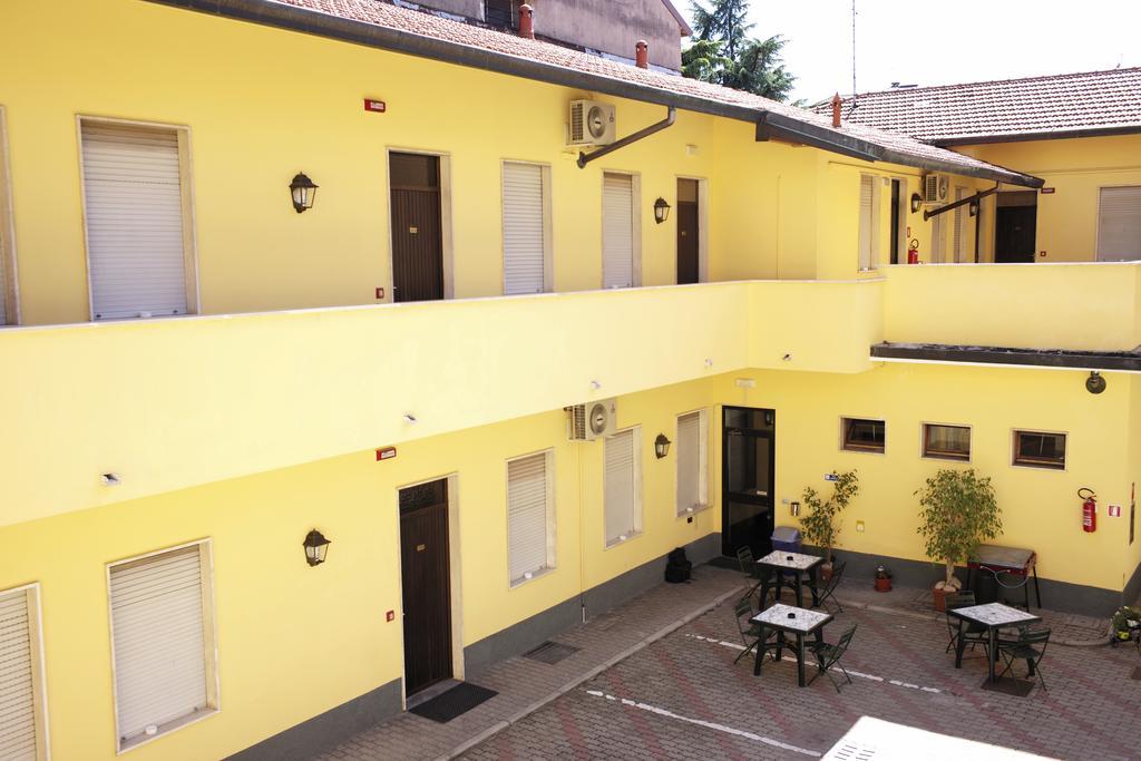Hotel Al Corso Legnano Exterior foto
